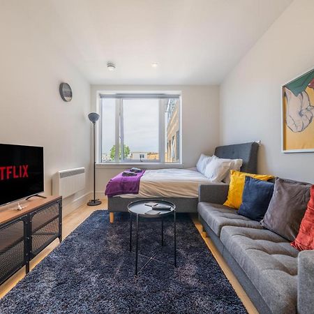 Feltham Cozy Apartments - Free Wifi And Parking Onsite מראה חיצוני תמונה
