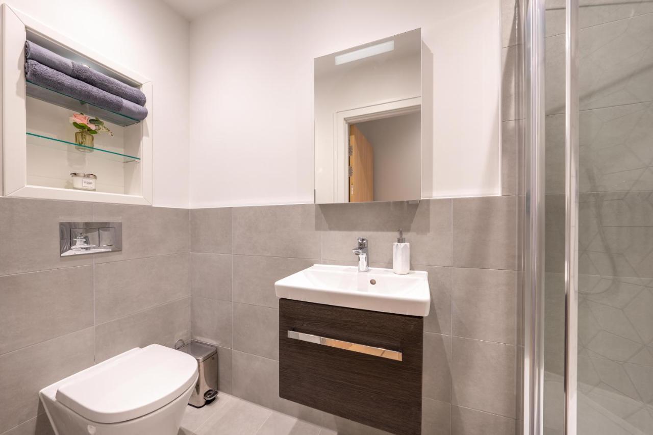 Feltham Cozy Apartments - Free Wifi And Parking Onsite מראה חיצוני תמונה
