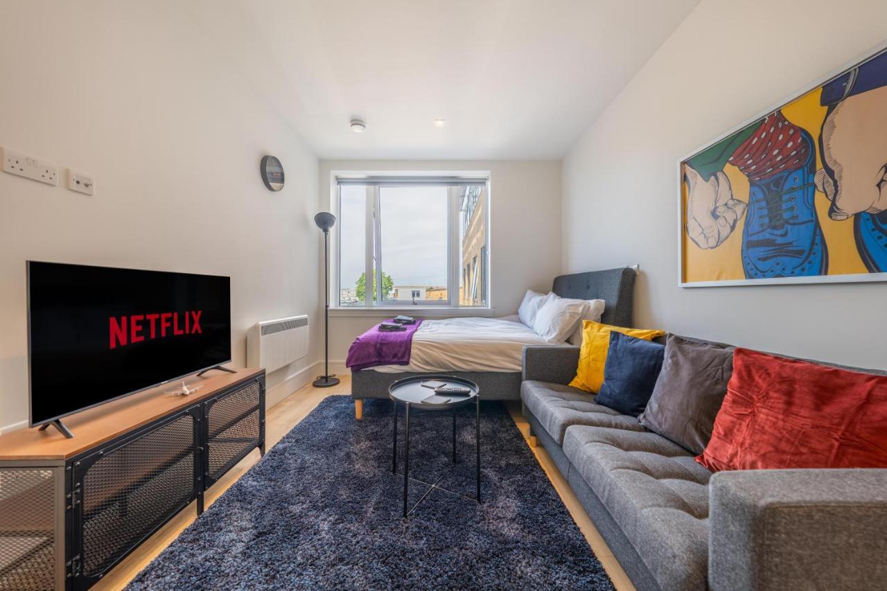 Feltham Cozy Apartments - Free Wifi And Parking Onsite מראה חיצוני תמונה